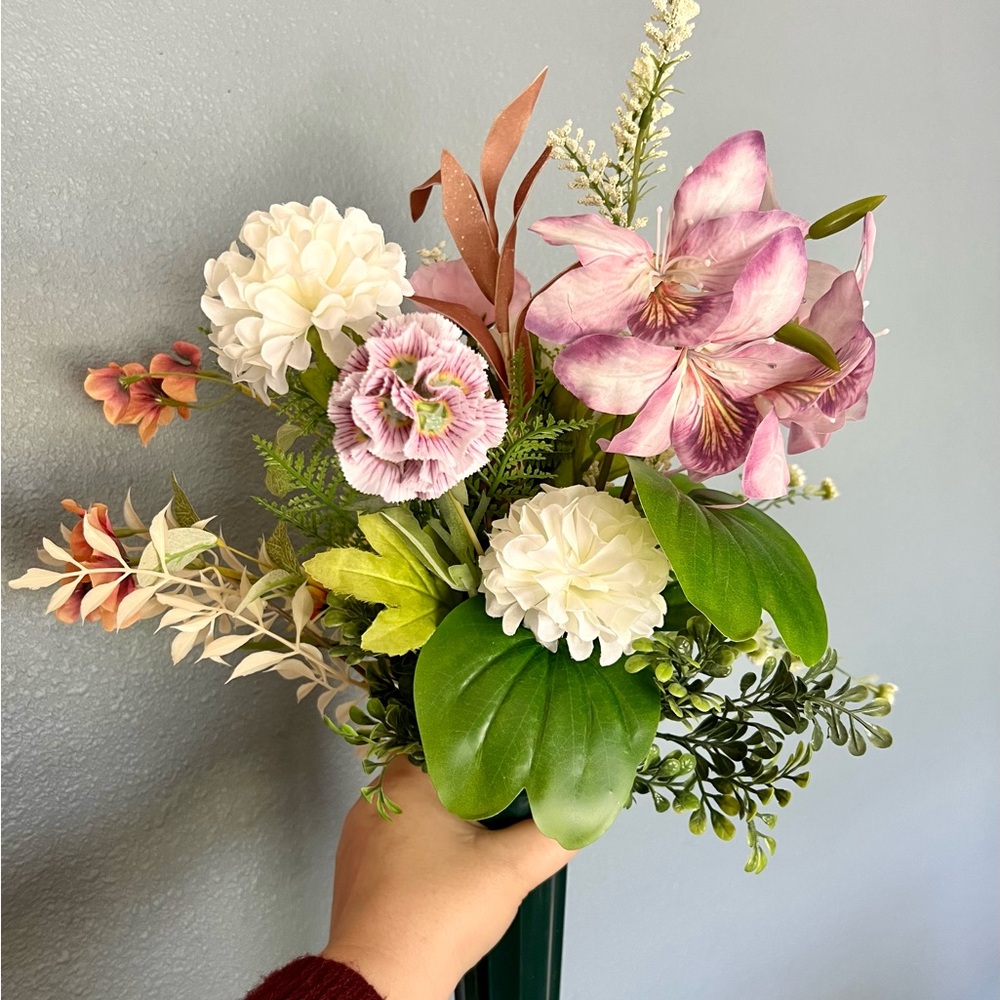 Elegant Floral Arrangement with Pink and White Accents